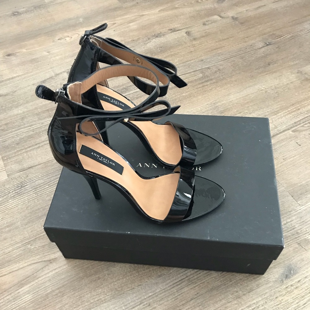 Ann Taylor Greta Bow Sandal size 7